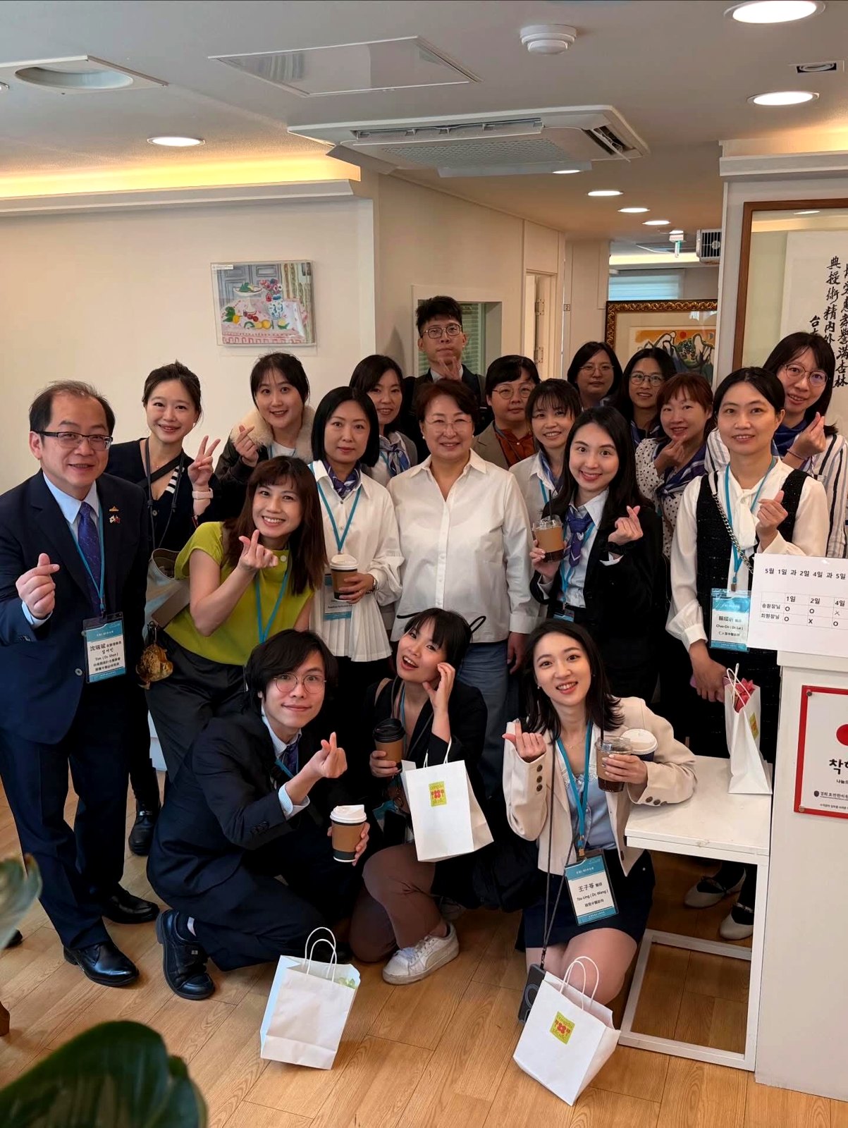 台灣顏面針灸醫學會赴韓國參訪的合影